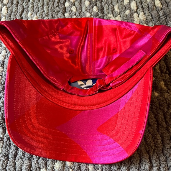 🔔 adidas Originals Marimekko hat - Picture 3 of 4